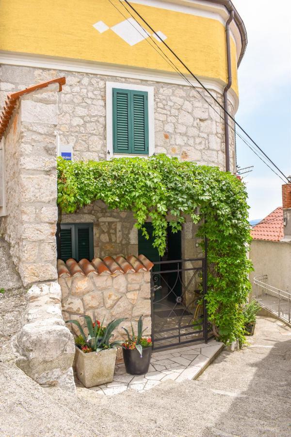Apartmani Amra Novi Vinodolski Kültér fotó