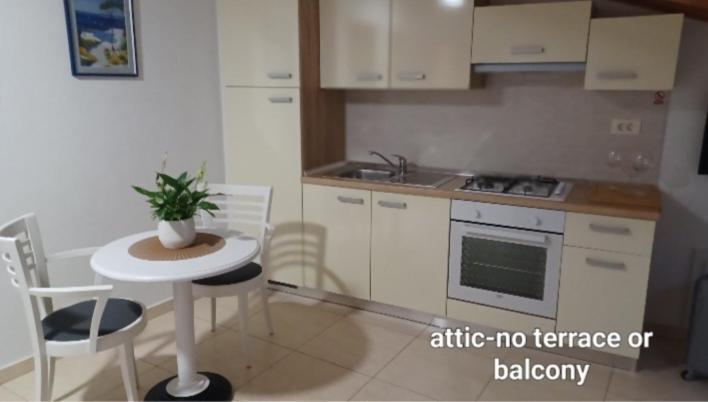 Apartmani Amra Novi Vinodolski Kültér fotó